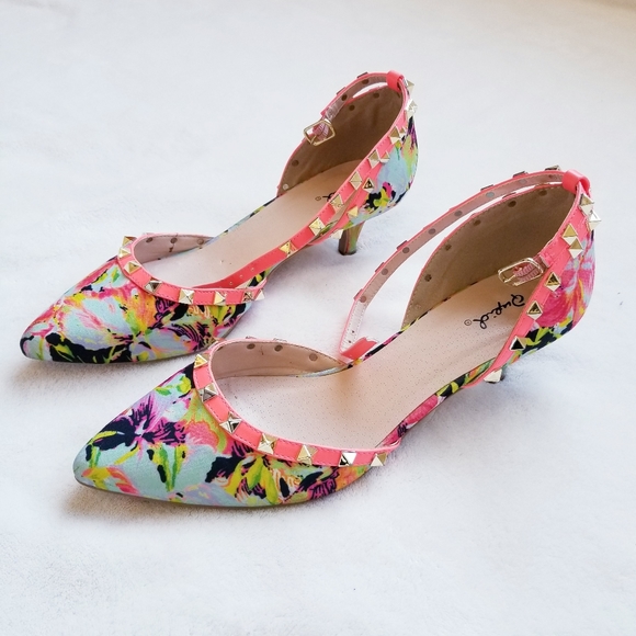Qupid Shoes - PRANCE-12 Studded Pointy Toe Kitten Heel A